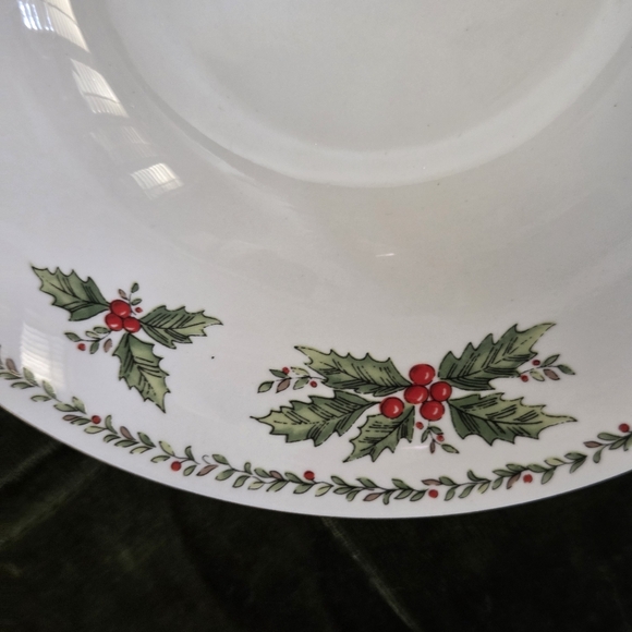 Centurion Collection Christmas Holly Berry Serving Bowl
